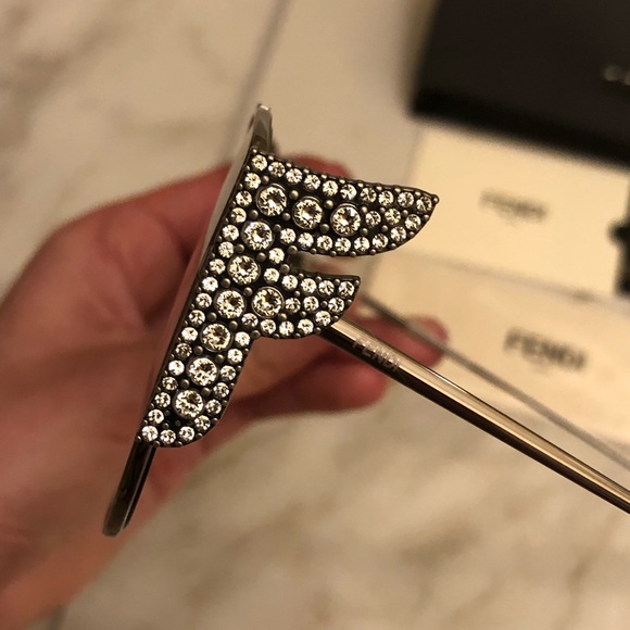 ?NEW FENDI SWAROVSKI CRYSTAL SUNGLASSES ?